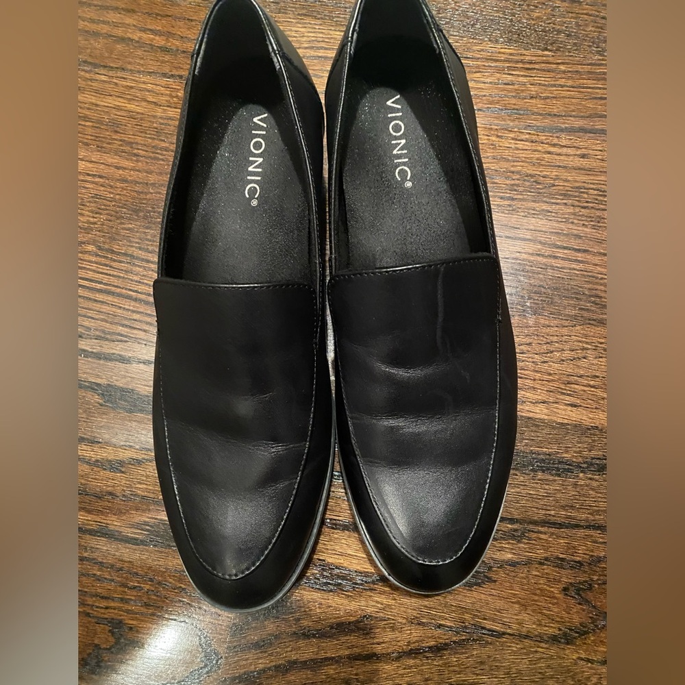 Vionic Women's Classic Black Loafers